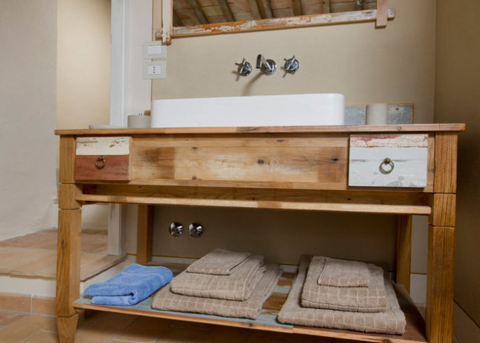 mobili su misura in legno per bagno e altri arredi