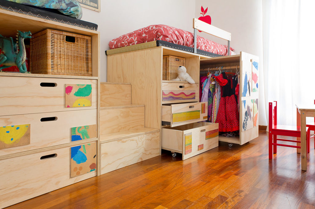 Armadiature e strutture letto per bambini, scalette cassettoni e letti in legno 