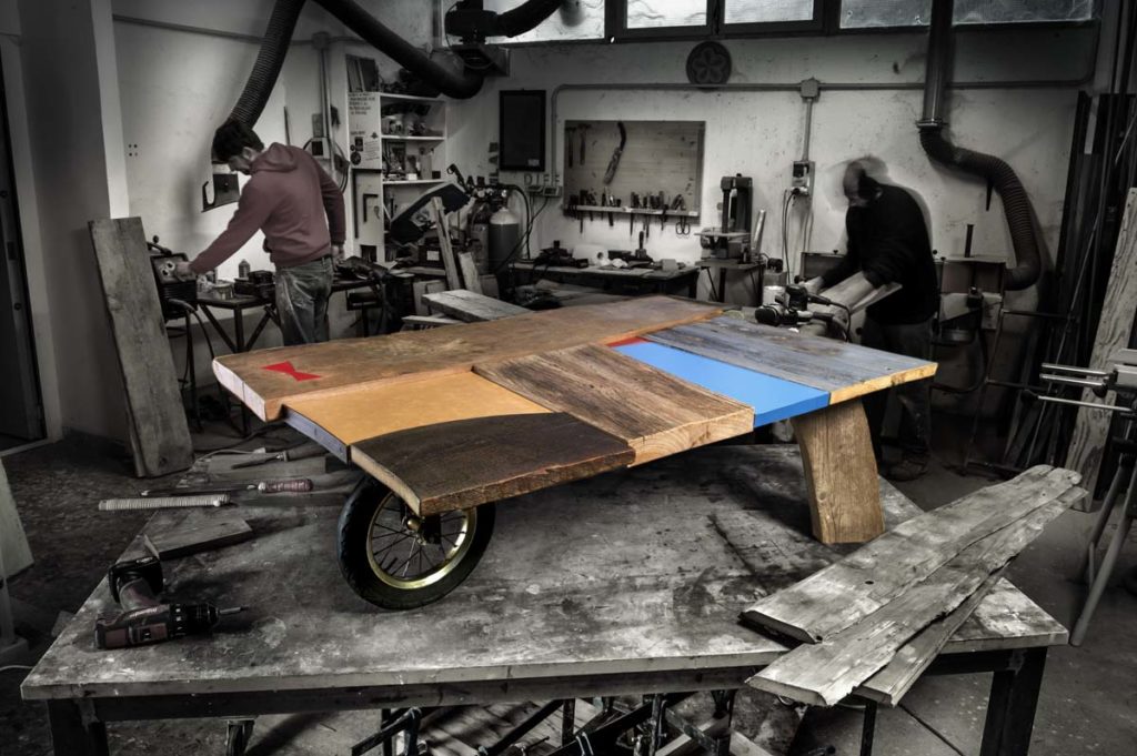 tavolo con ruota in legno di recupero ispirato ai quadri di Tommaso Cascella, Laquercia21