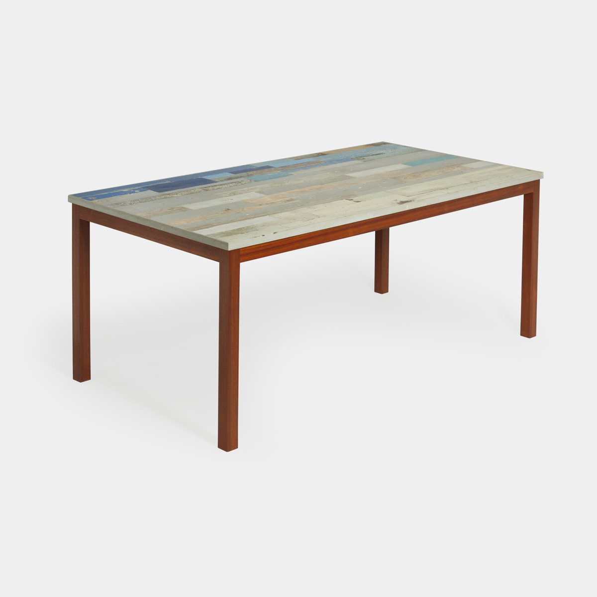 tavolo inlegno massello di padouk rosso e piano con mix di legni di recupero colorati