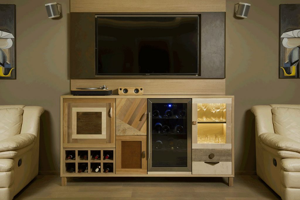 credenza in legno massello con cantinetta frigo per vino incassata