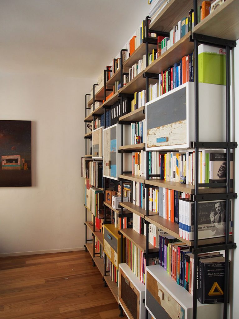 libreria in ferro e legno