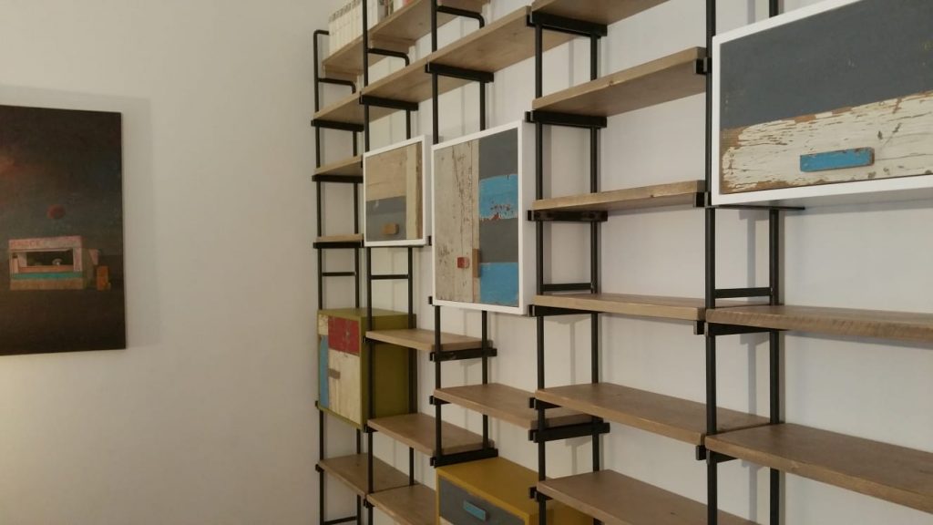 libreria in ferro e legno