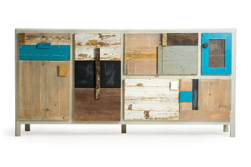 credenza in arte povera con colore