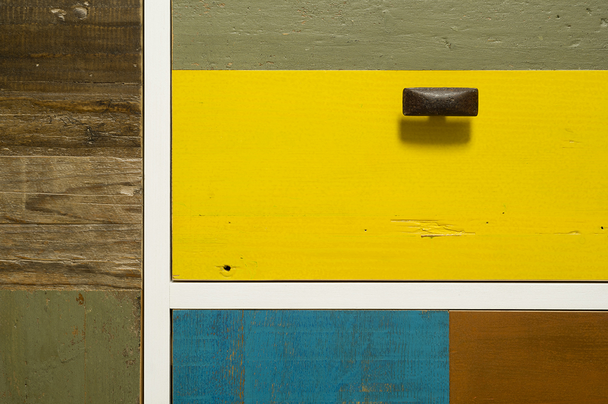 dettaglio madia moderna colorata