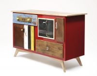 credenza rossa moderna con sportelli in legno