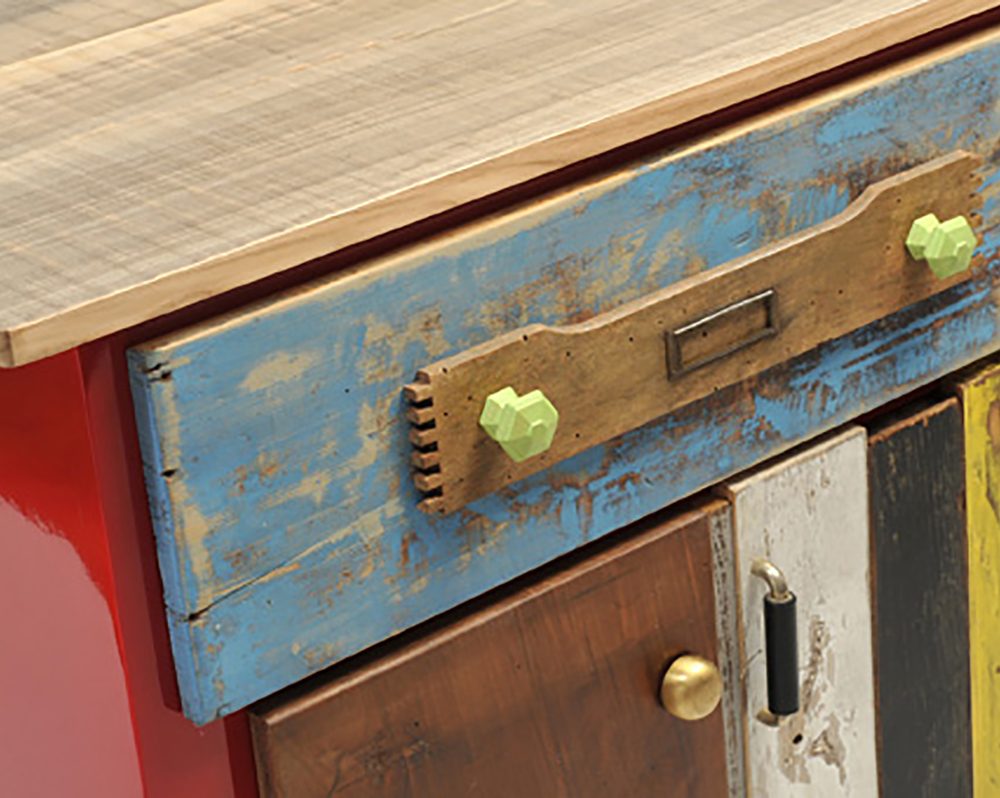 credenza rossa con cassetti in legno di recupero e piano in legno