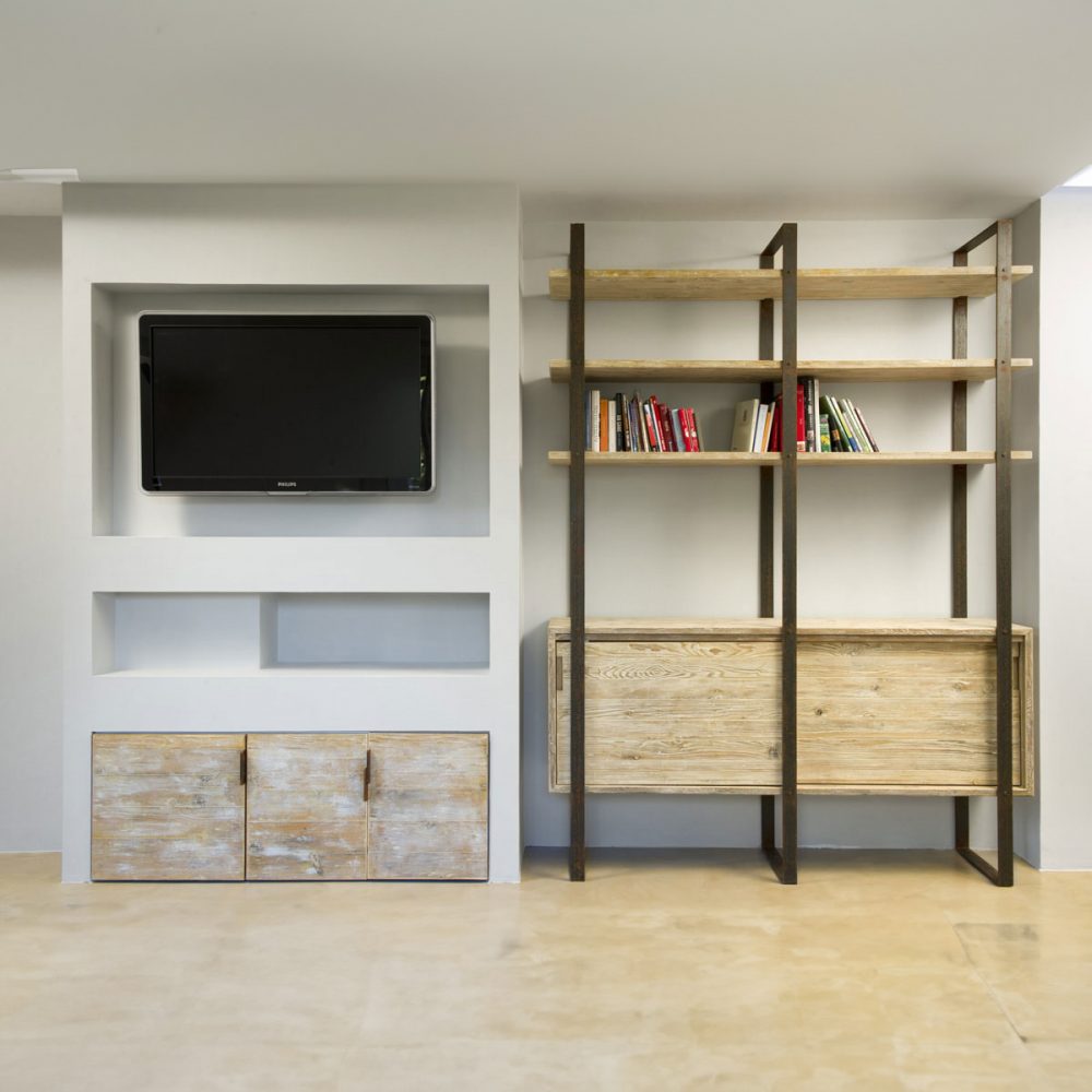 libreria design in legno grezzo