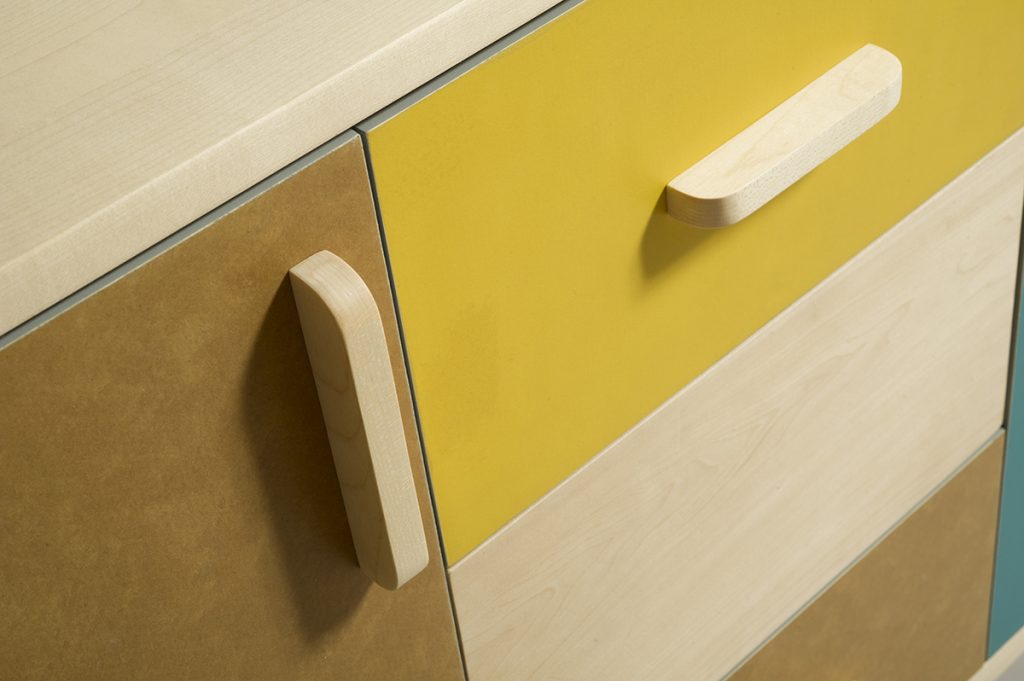 credenza-moderna-colorata-in-acero-e-linoleum