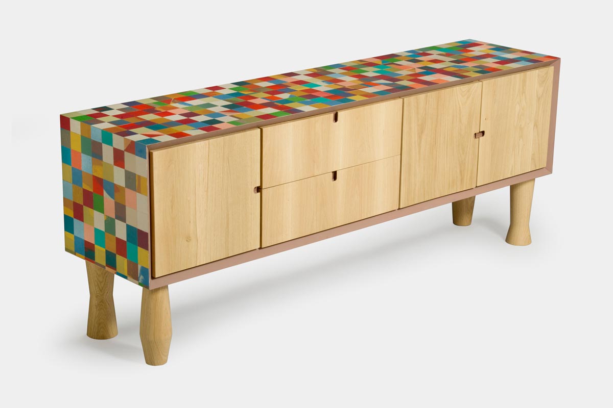 Credenza-colorata-Qubert Madia 1200x800 (9) credenza colorata design con finitura in resina a pixel