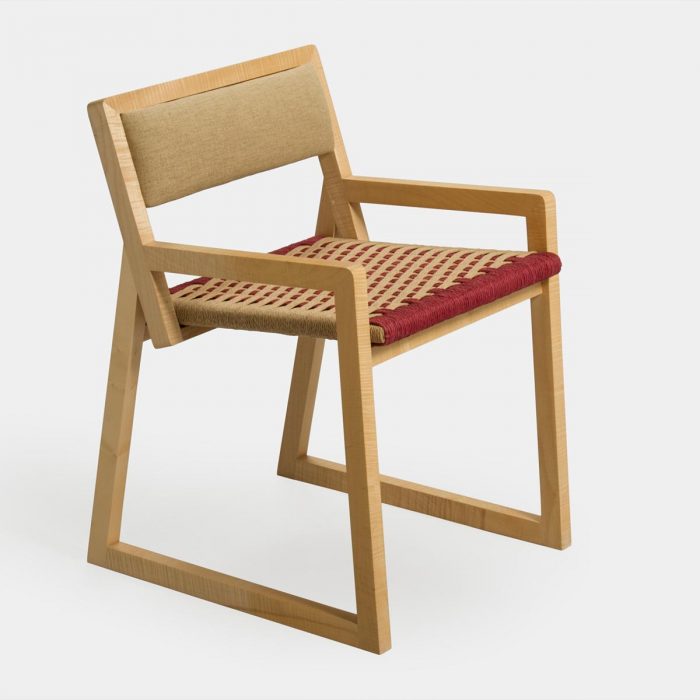 Sedia intrecciata con paglia color corda e bordeaux