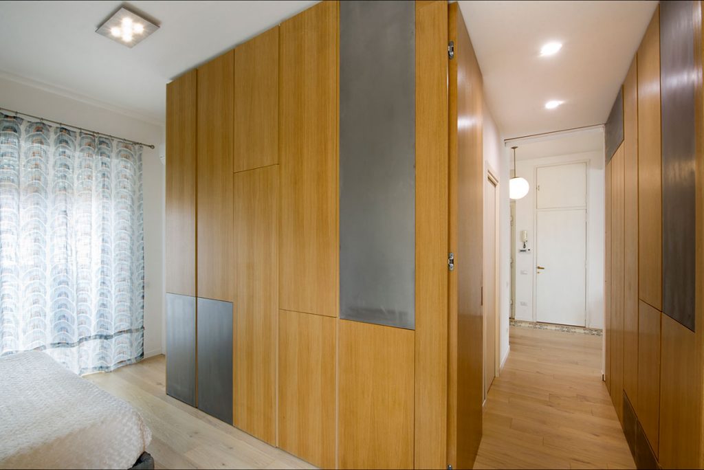 armadio rovere e acciaio per camera da letto matrimoniale