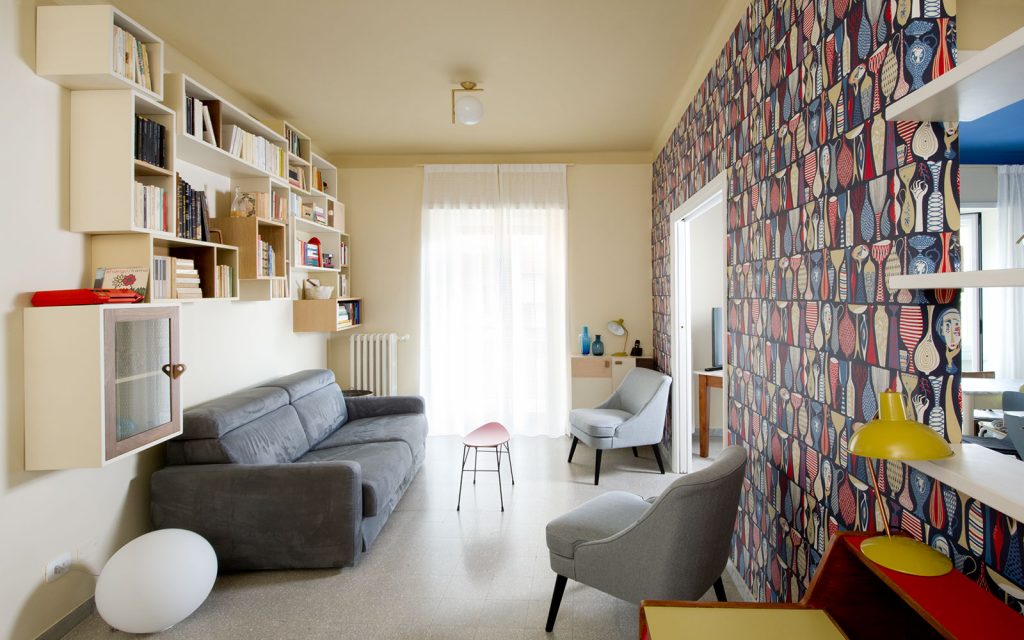 Arredamento soggiorno moderno con libreria , divano, scrivania e mobili moderni per salotti